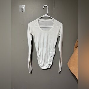 Lulu lemon sz 4 swiftly long sleeve